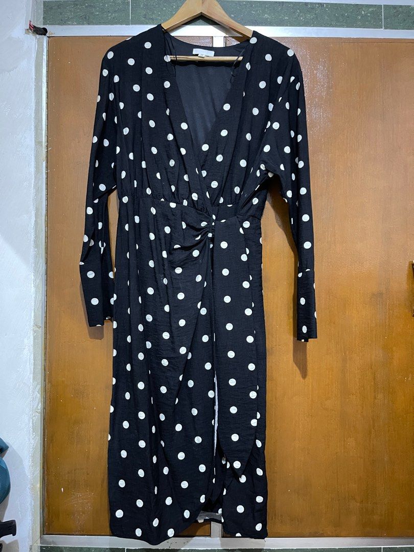 H M Polkadot Wrap Dress Medium Women s Fashion Dresses Sets Dresses on Carousell