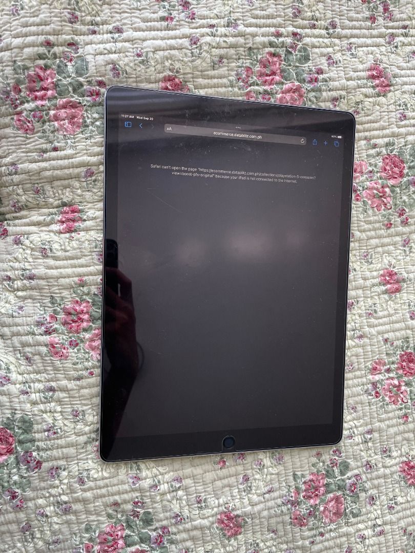 iPad Pro 12.9 32GB WiFi 1st Gen (Category: iPad) located in Makati City. Submitted by joshuadevera (Listing ID 1257936505, Image 2). Description: FIXED PRICE Makati/Katipunan/Alabang Open for delivery Open to Swap WALA NANG BAWAS What you see is what you get No Issues outside what is seen in pictures.