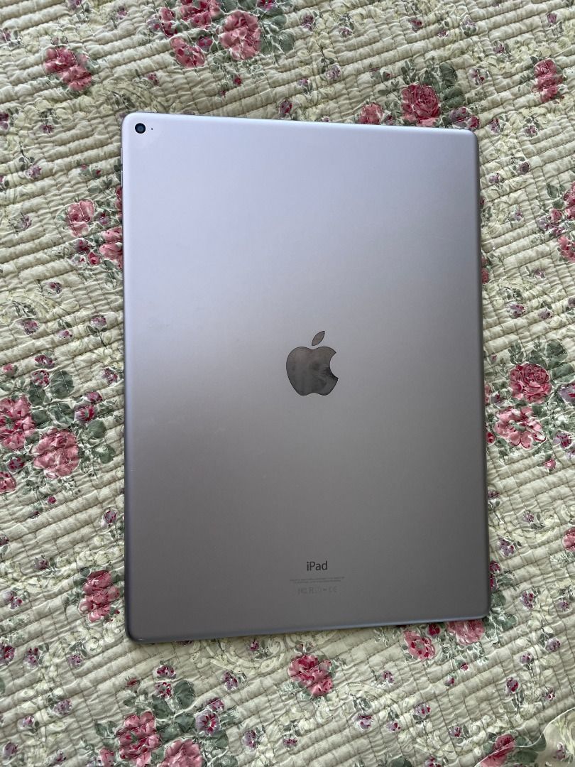 iPad Pro 12.9 32GB WiFi 1st Gen (Category: iPad) located in Makati City. Submitted by joshuadevera (Listing ID 1257936505, Image 3). Description: FIXED PRICE Makati/Katipunan/Alabang Open for delivery Open to Swap WALA NANG BAWAS What you see is what you get No Issues outside what is seen in pictures.