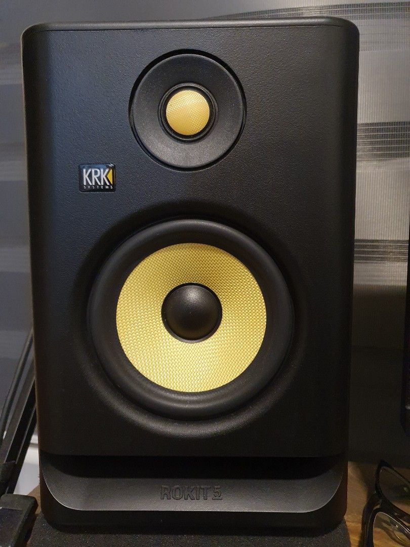 Krk rokit g4 (Category: Soundbars, Speakers & Amplifiers) located in Cavite. Submitted by divusclaritudo (Listing ID 1256274962, Image 2). Description: krk rokit g4 18,000 like new. hindi nalaspag. masyado malaki sa table ko. with box and manual. pick up or lalamove. Imus cavite area.
