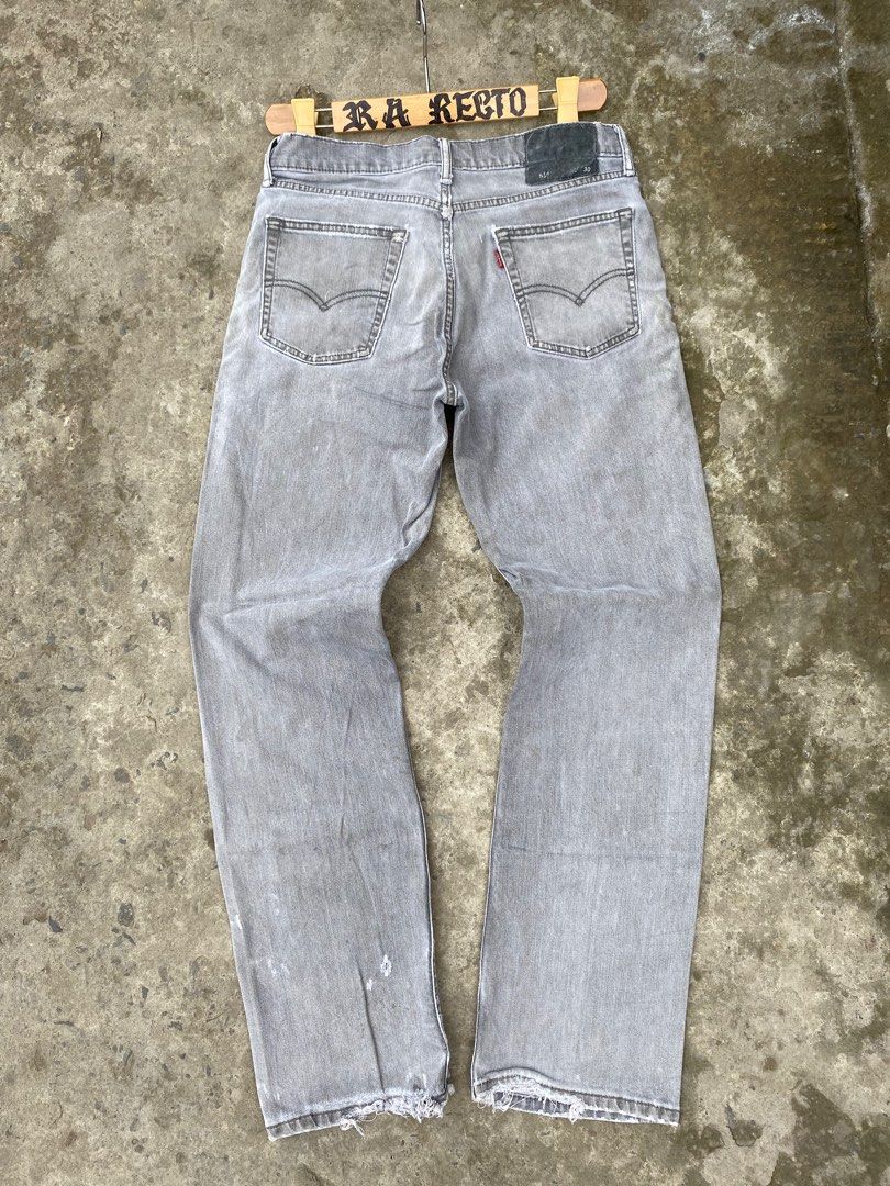 Levi 514 ripped shop jeans