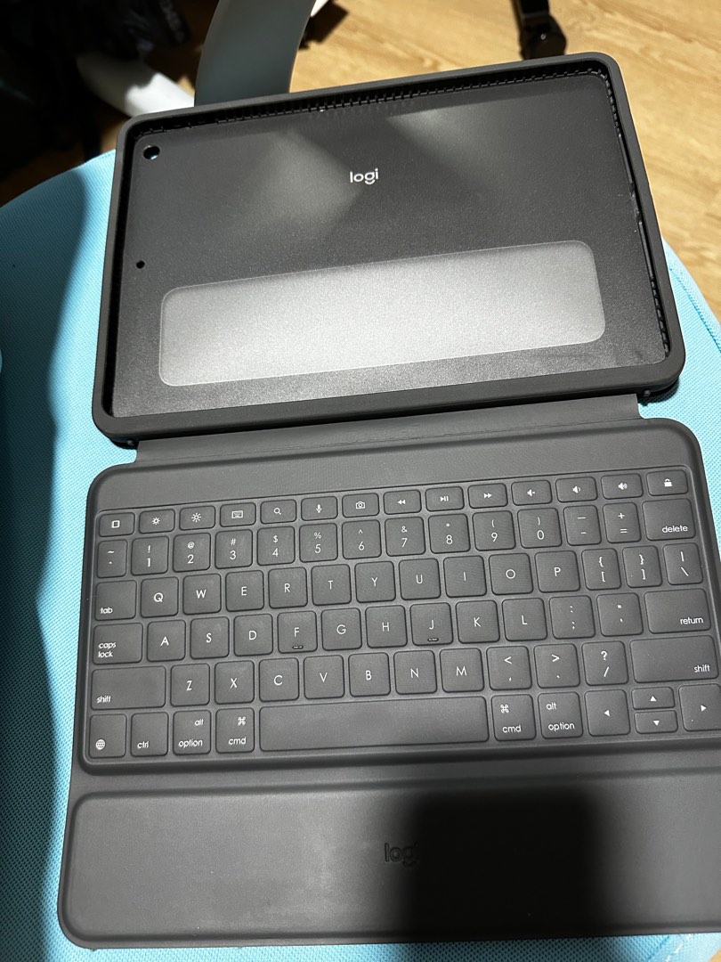 Logitech rugged folio 9th generation, Mobile Phones & Gadgets, Mobile