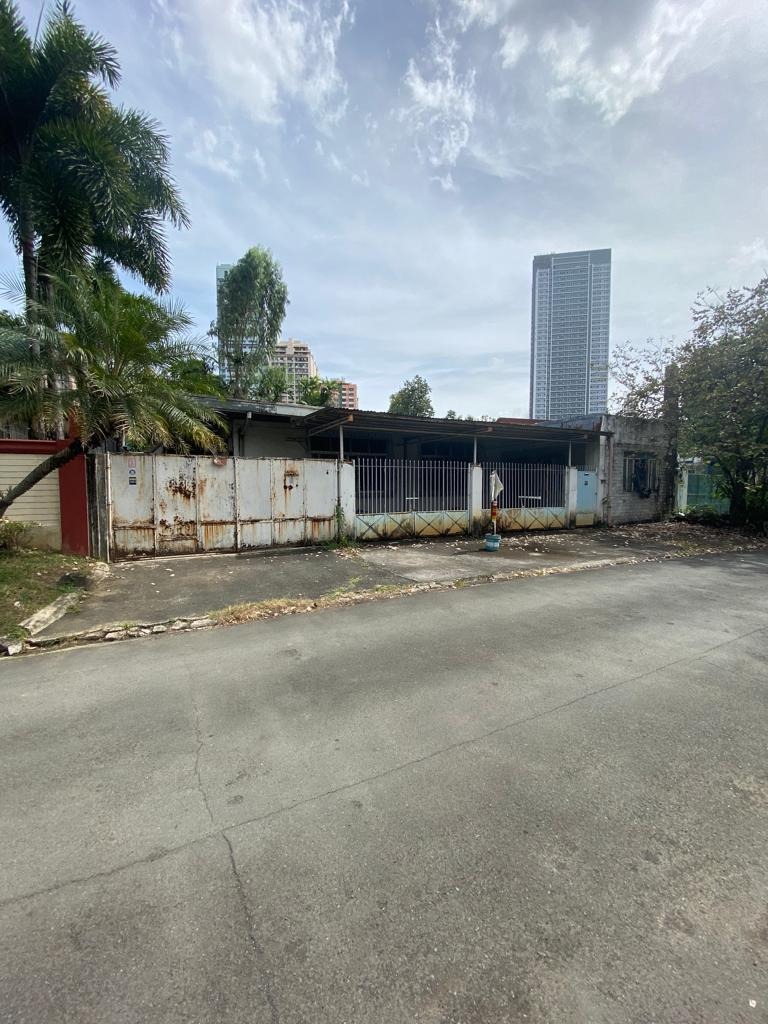 Lot in Varsity Hills Subdivision Loyola Heights Quezon City (With old