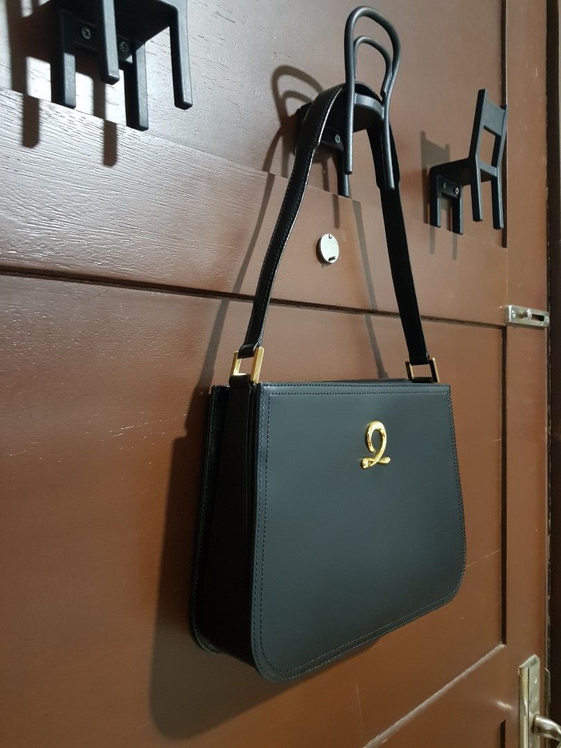 Louis Quatorze leather handbag (Category: Luxury Bags & Wallets) located in Quezon City. Submitted by mgdeclutters (Listing ID 1256194875, Image 2). Description: no flaws genuine leather sf to be paid by buyer.