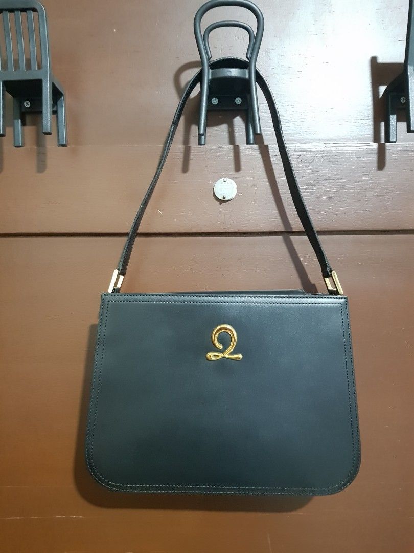 Louis Quatorze leather handbag (Category: Luxury Bags & Wallets) located in Quezon City. Submitted by mgdeclutters (Listing ID 1256194875, Image 1). Description: no flaws genuine leather sf to be paid by buyer.