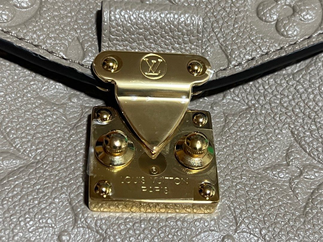 Pochette metis crooked lock sales