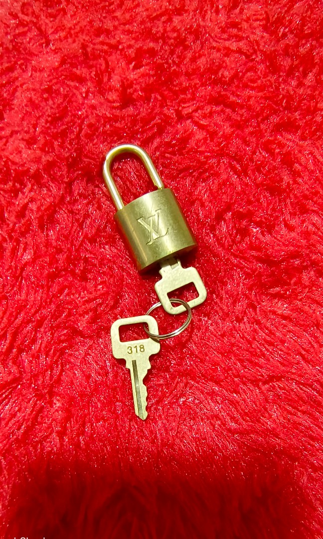 Louis Vuitton Lock and key set 318