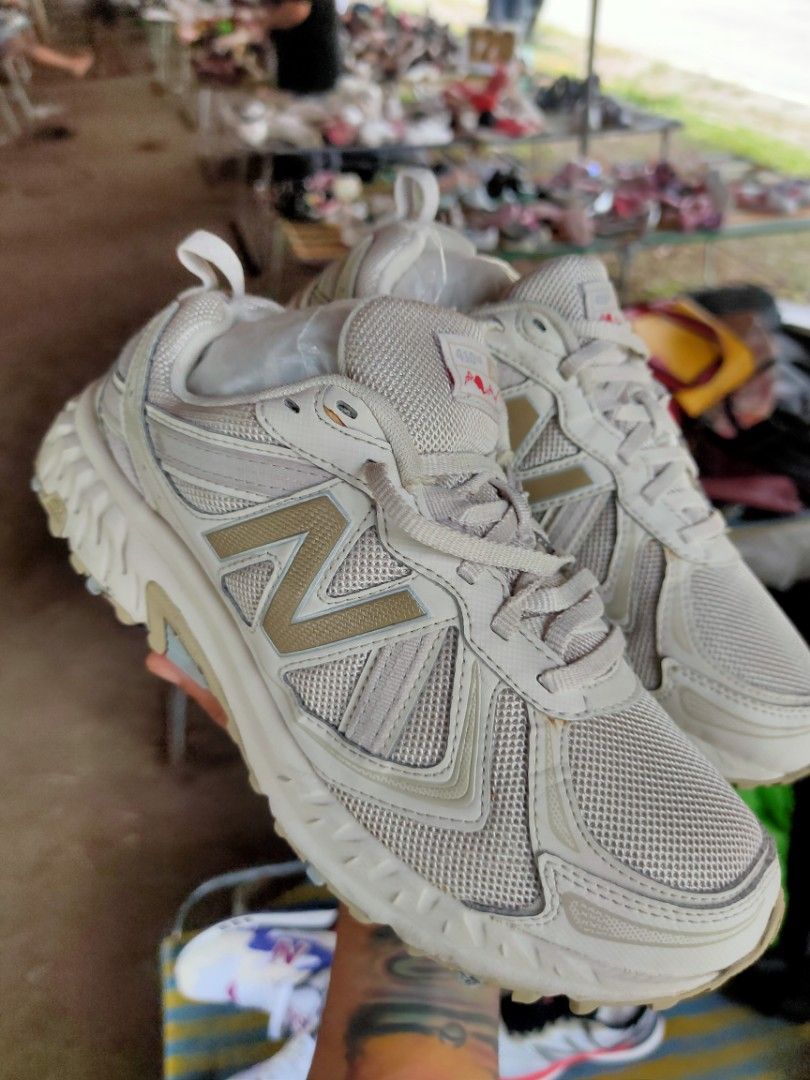 New Balance (Category: Sneakers) located in Banga. Submitted by akosiloco (Listing ID 1258006754, Image 1). Description: size US 7.5.