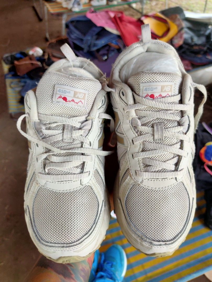 New Balance (Category: Sneakers) located in Banga. Submitted by akosiloco (Listing ID 1258006754, Image 2). Description: size US 7.5.