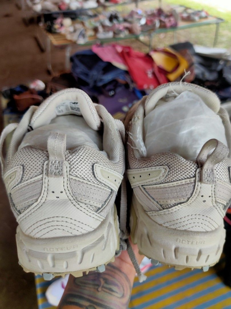 New Balance (Category: Sneakers) located in Banga. Submitted by akosiloco (Listing ID 1258006754, Image 3). Description: size US 7.5.