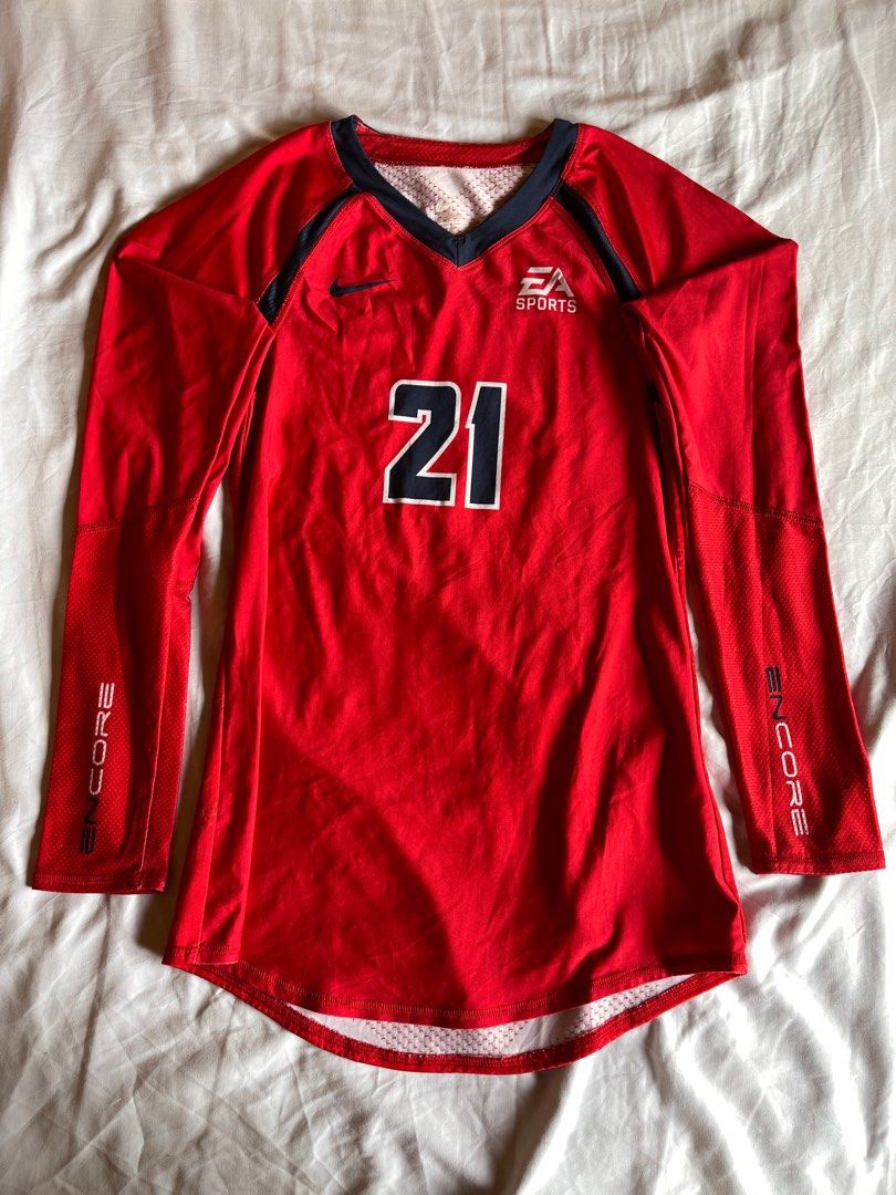 Nike Dri Fit Long sleeve (Category: Activewear) located in Orani. Submitted by olshop2 (Listing ID 1257916120, Image 1). Description: Small on tacan fit XS-M Printed Logo Longer at the back Front 16.5x27 Back 16.5x28 Color may vary due to lighting .