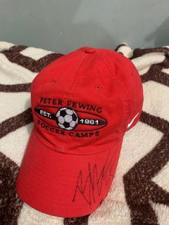 NIKE PETER FEWING SOCCER CAMPS DADHAT GOOD CONDITION NO MINOR ISSUE ONLY THE SIGNATURE BUT LOOKS FIT TO THE CAP  COMPLETE TAG AND SEARCHABLE CODE