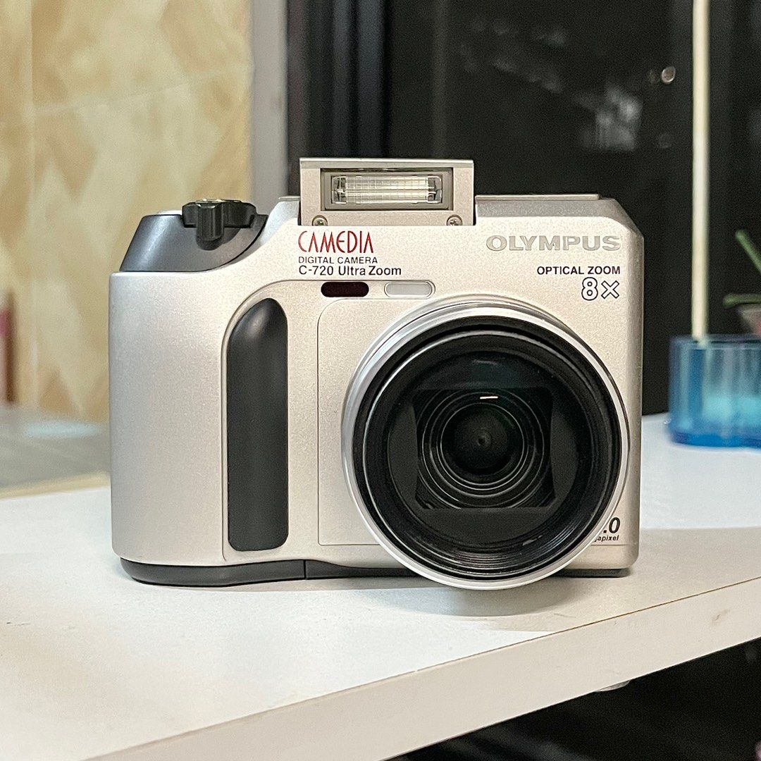 Olympus Camedia C720 Ultra Zoom Digital Camera Digicam (READ