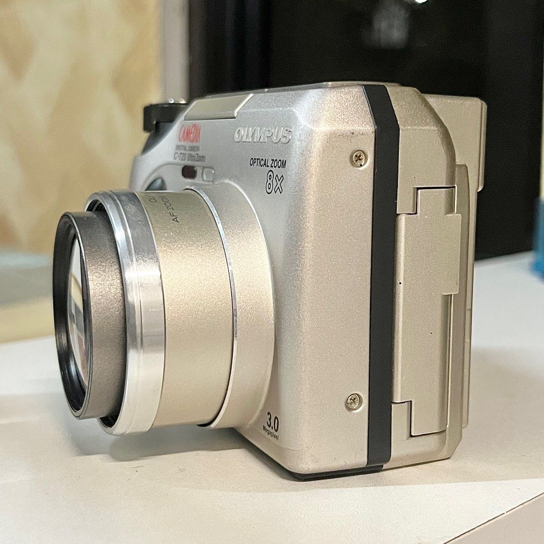 Olympus Camedia C720 Ultra Zoom Digital Camera Digicam (READ