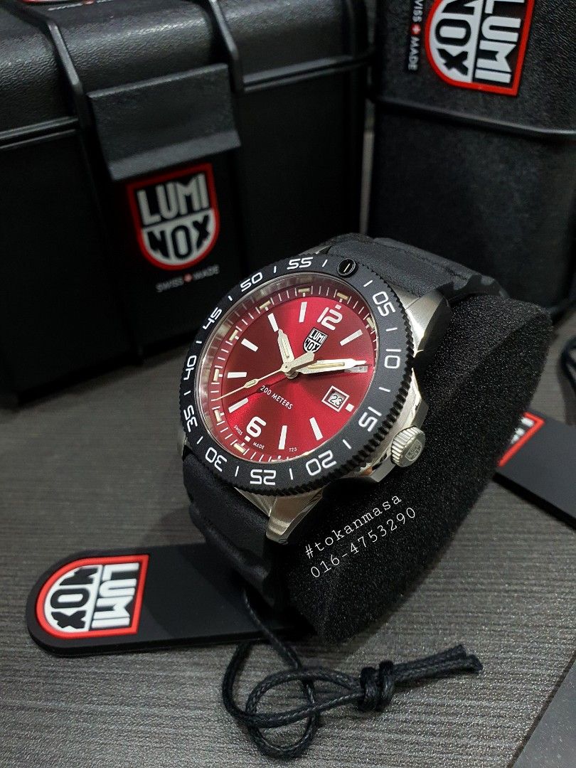 Luminox clearance red face