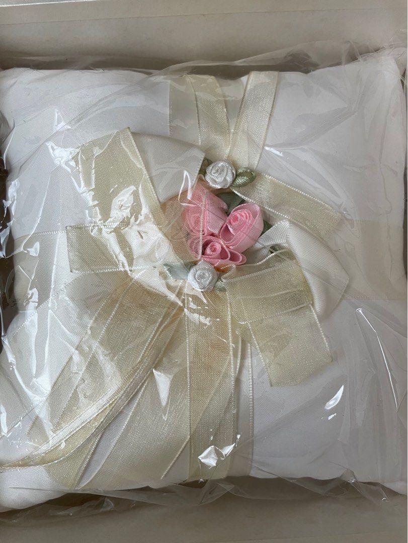Wedding online ring cushion