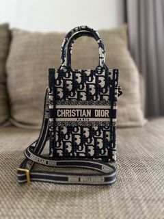 (Category: ) located in . Submitted by kbernalcloset (Listing ID 1257880854, Image 1). Description: .