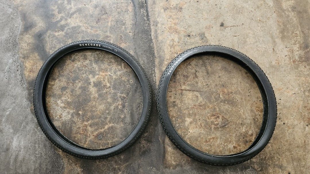 Specialised Fast Trak and Renegade 29 2.35 tubeless ready Sports