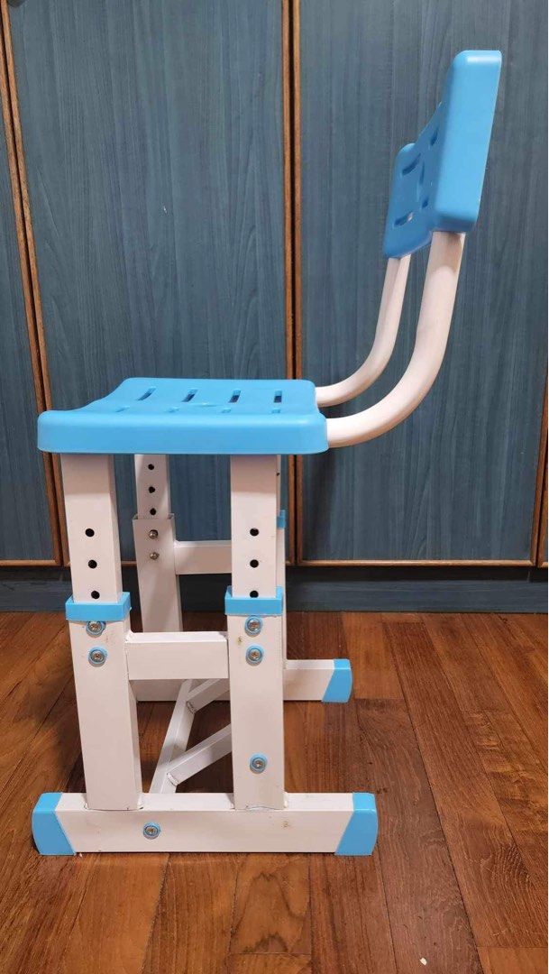 Study Table (Category: Tables & Sets) located in Singapore. Submitted by twirky (Listing ID 1257983861, Image 3). Description: Study table with lamp Seldom use .