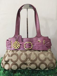 (Kategori: ) berada di . Dikirim oleh larisbrandedstuff (ID iklan 1257968863, Gambar 1). Deskripsi: .