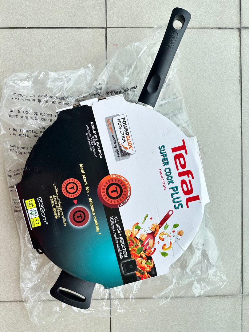 Tefal non stick wok with lid 32cm, Furniture & Home Living, Kitchenware