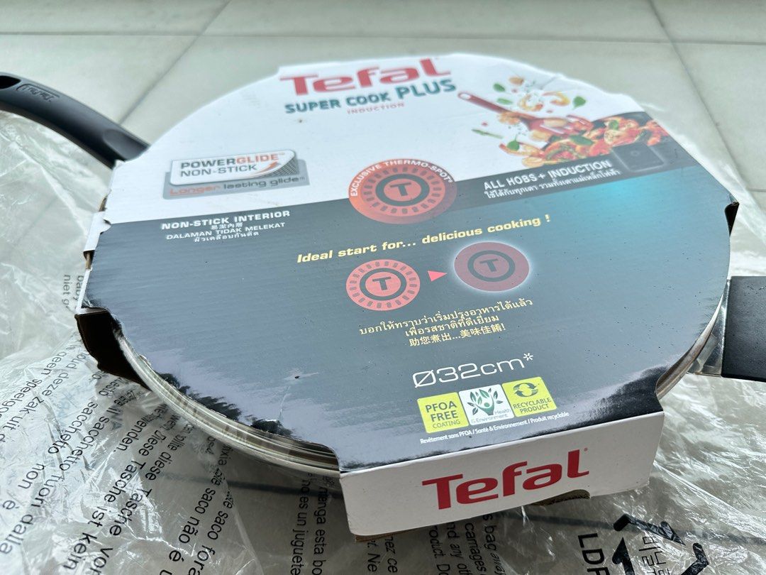 Tefal non stick wok with lid 32cm, Furniture & Home Living, Kitchenware