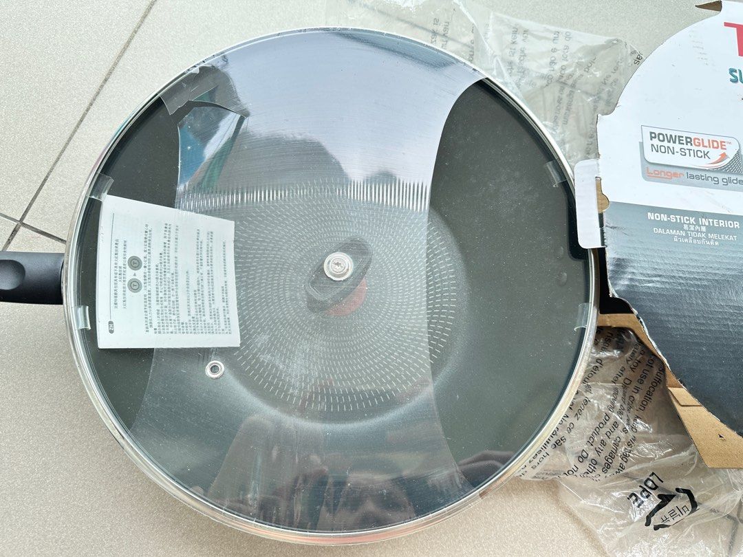 Tefal non stick wok with lid 32cm, Furniture & Home Living, Kitchenware