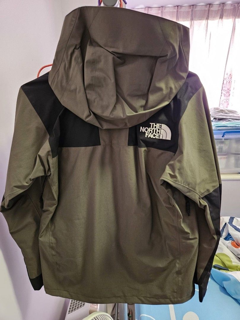 The North Face 男裝軍綠色Mountain jacket, 男裝, 外套及戶外衣服