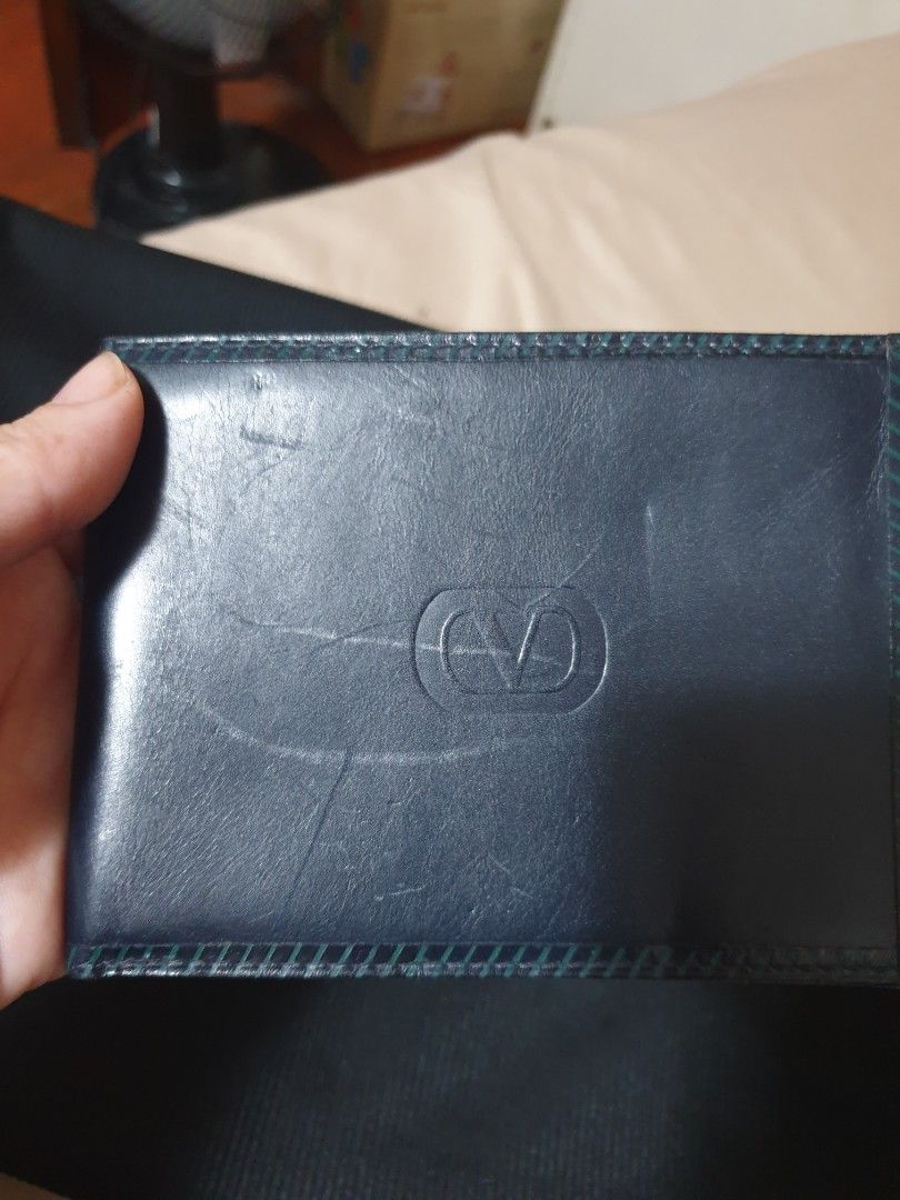 Valentino project (Category: Luxury Bags & Wallets) located in Quezon City. Submitted by ooohlalagin2018 (Listing ID 1258002836, Image 1). Description: AUTHENTIC VALENTINO GARAVANI MENS WALLET SEE PIC FOR THE FLAWS SCRATCHES SALE 😊.