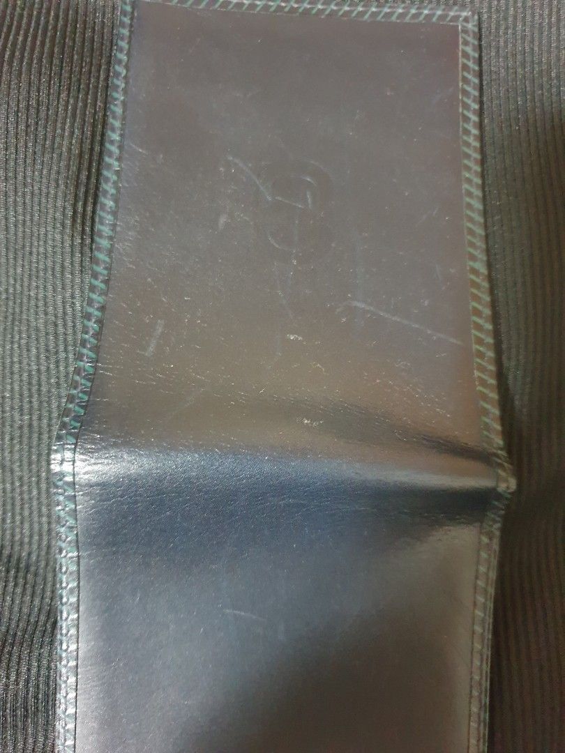 Valentino project (Category: Luxury Bags & Wallets) located in Quezon City. Submitted by ooohlalagin2018 (Listing ID 1258002836, Image 2). Description: AUTHENTIC VALENTINO GARAVANI MENS WALLET SEE PIC FOR THE FLAWS SCRATCHES SALE 😊.