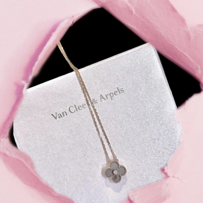 VCA Holiday Pendant 2023, Luxury, Accessories on Carousell