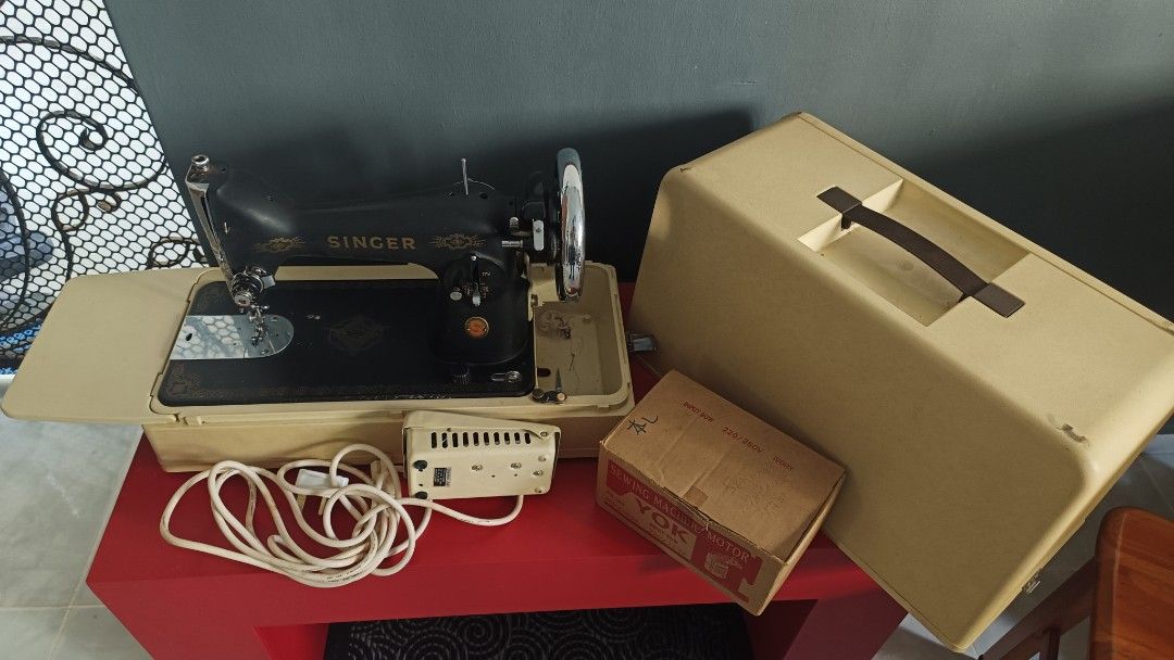 Old portable singer sewing machine