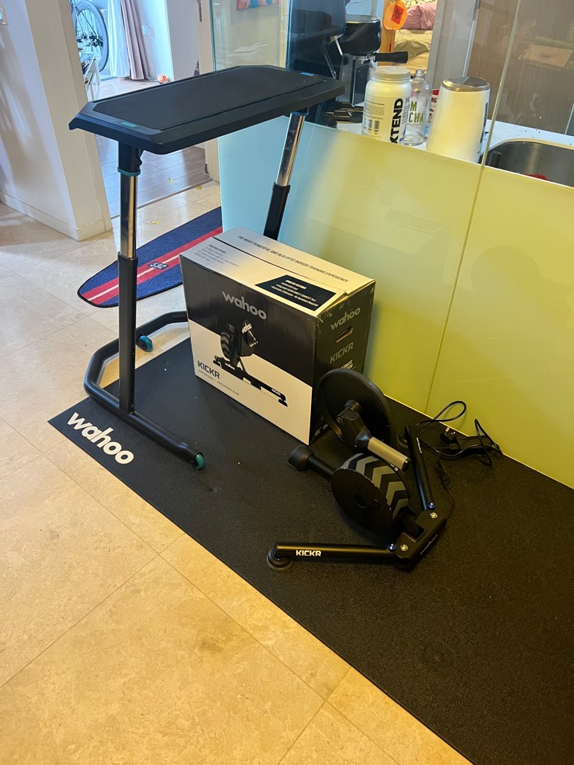 Wahoo Kickr V5, Kickr Table and Kickr Mat, Sports Equipment, Bicycles