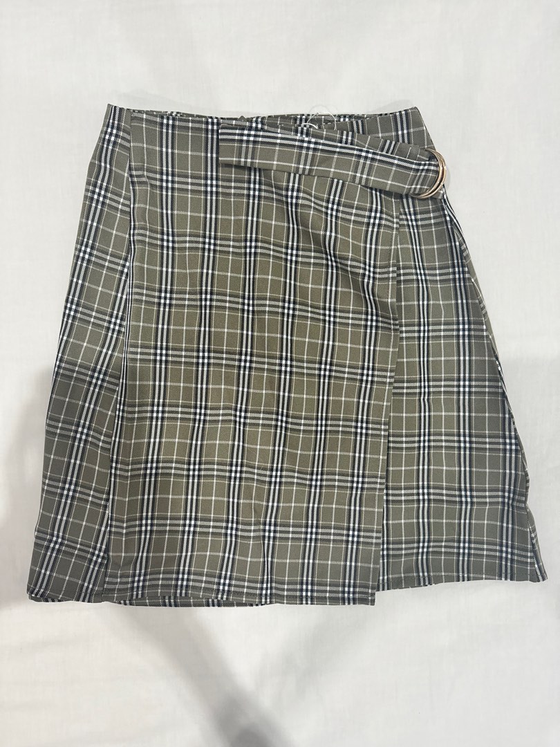 Zalora mini skirt Women s Fashion Bottoms Skirts on Carousell