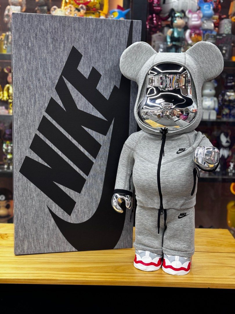 現貨1000% Be@rbrick Nike Tech Fleece 1000% Bearbrick, 興趣及遊戲 