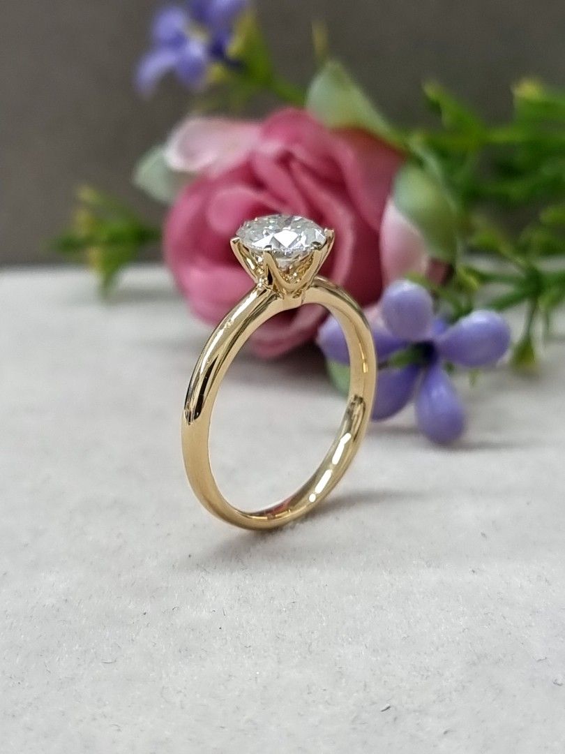 1.00ct 18K Yellow Gold Round Brilliant Cut Moissanite Diamond Ring