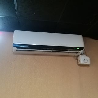 萬士益冷氣5噸一對二 壁掛式功能正常 已經清洗過了 新店中正路456號電話0909-995-156