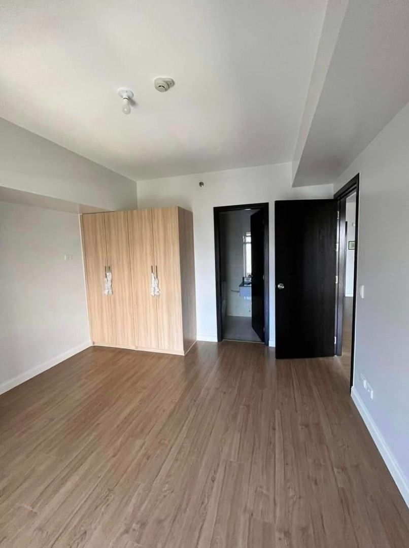 RUSH SALE! 1BR unit Park Triangle Residences at Bonifacio Global City