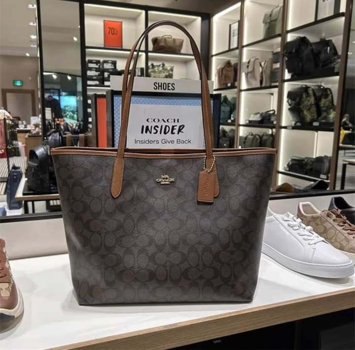 Original Coach Tote Bag monogram 5696, Women's Fashion, Bags & Wallets, Tote  Bags on Carousell