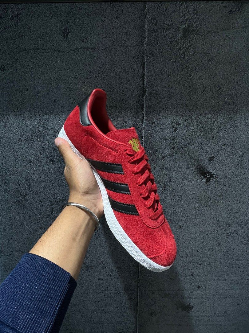Adidas gazelle og red black exclusive discount