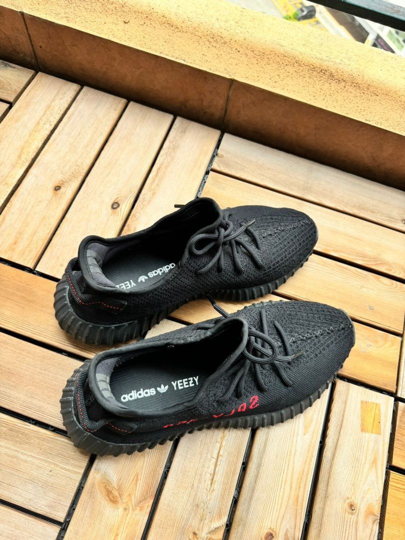 Yeezy 350 v2 cblack shop