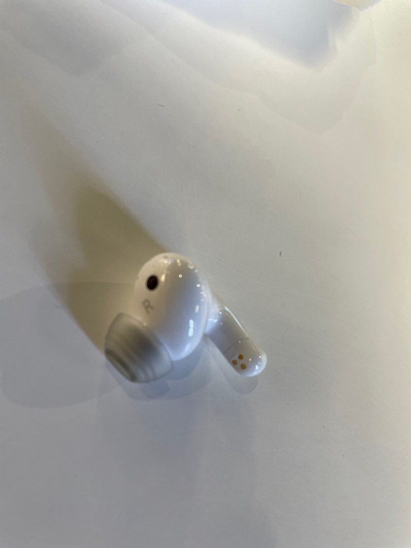 AirPod pro RIGHT side only, Audio, Earphones on Carousell