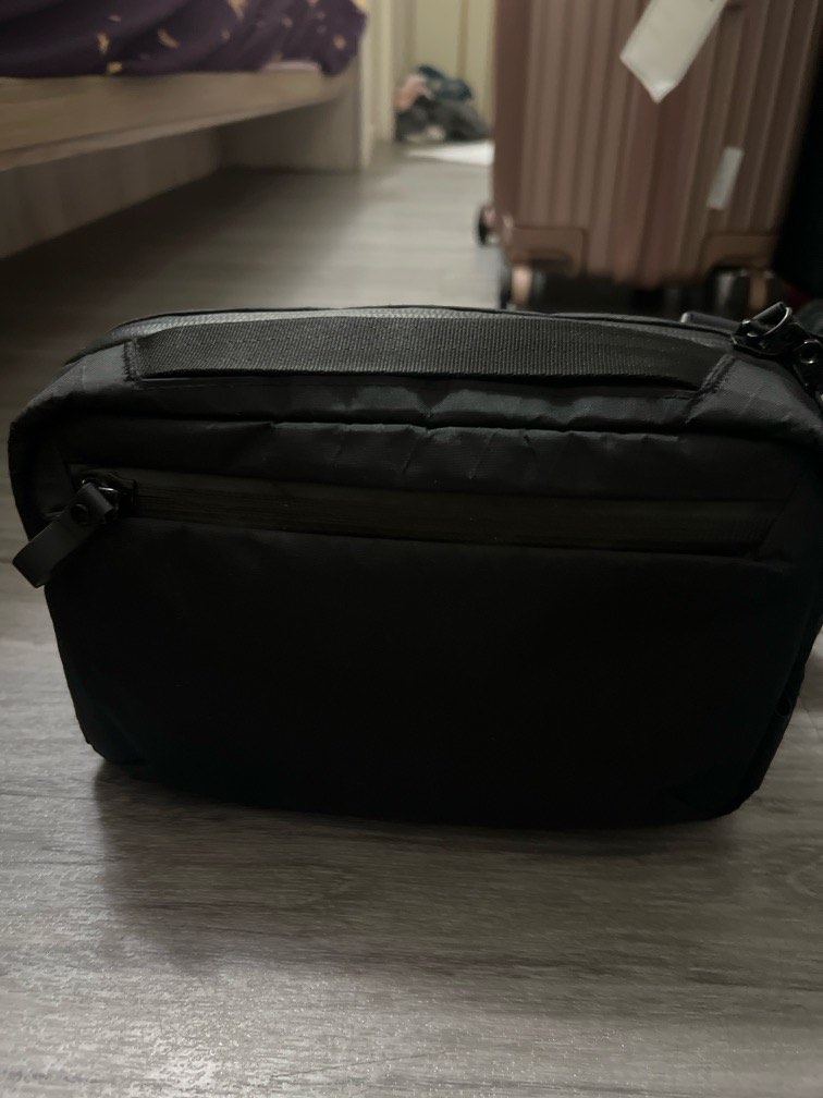 ALPAKA Tech Case Max, Men's Fashion, Bags, Sling Bags on Carousell