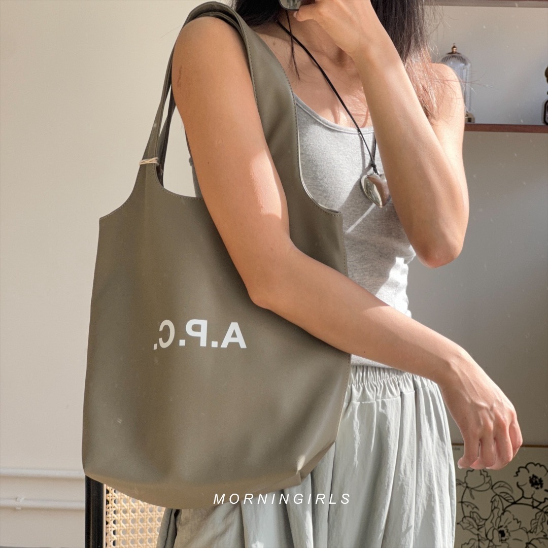 A.P.C. Ninon Tote Bag [SMALL], 女裝, 手袋及銀包, 單肩包- Carousell