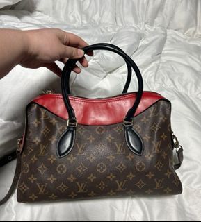 Louis Vuitton monogram petit bucket bag just came in!! This has a pristine  inside and bag is in excellent condi…