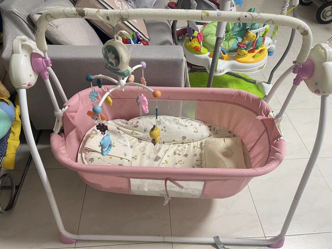 Baby shaker bed top