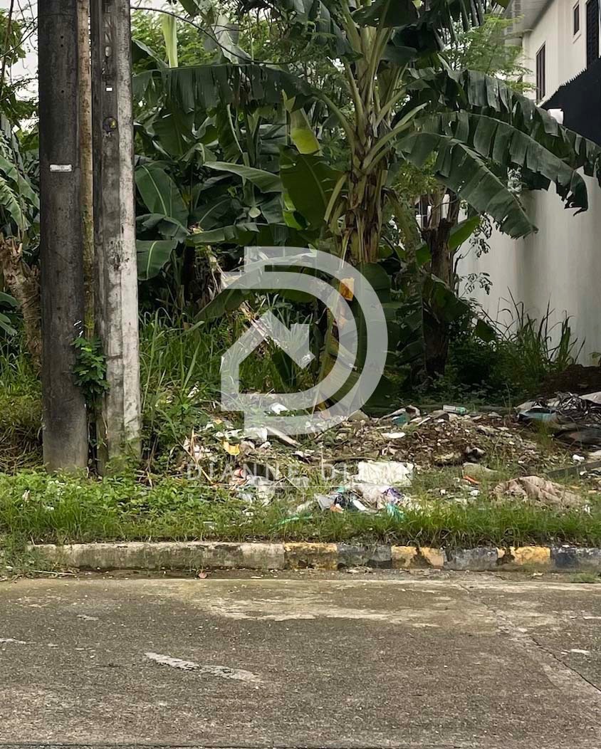 Big Vacant Lot for Sale in Vermont Royale Executive Village, Marcos