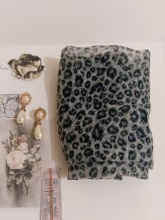 Black and grey leopard scarf