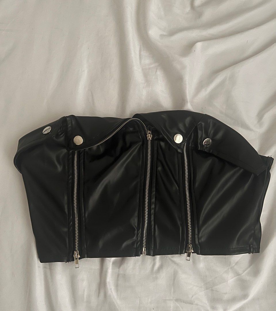 Black Leather Tube Top (Category: Others Tops) located in Taytay. Submitted by ac.declutters (Listing ID 1261031934, Image 3). Description: - brand new and never used! - rfs: doesn’t fit me :(( - selling it for lower than i got it! :) .