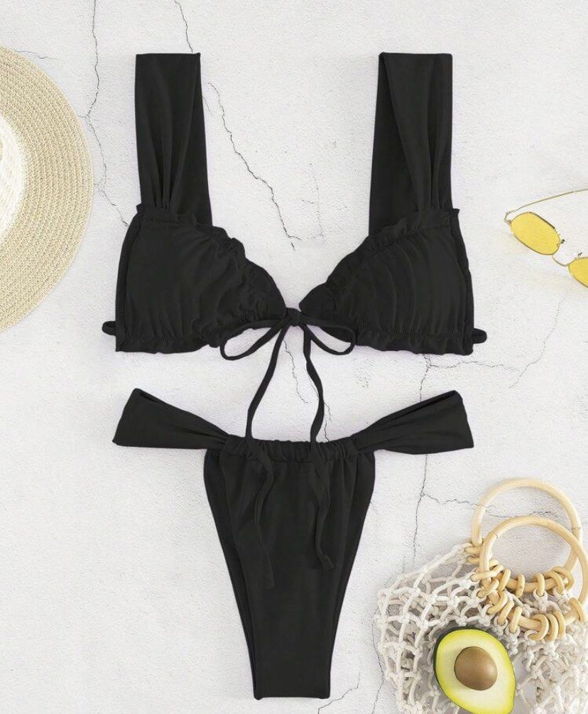 Black tie bikini (Category: Bikinis & Swimsuits) located in Marikina City. Submitted by lmgl30 (Listing ID 1261014365, Image 3). Description: Kakareceive ko lang Masyadong maliit Medium on tag but I think best for Small siya .